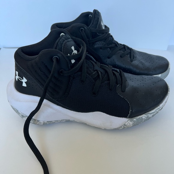 Kids' Under Armour Jet 21 Basketball Shoes, Size 4.5 - Picture 2 of 5
